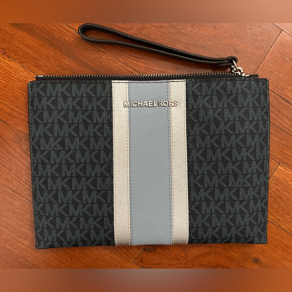 Michael Kors wristlet